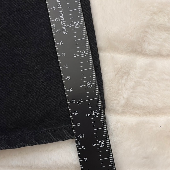 H&M Relaxed Black Jean Shorts for Effortless Style 6 - Picture 8 of 13